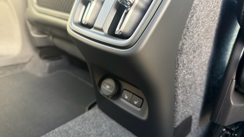 Volvo XC40 2.0 B3P Plus Dark 5dr Auto Petrol Estate